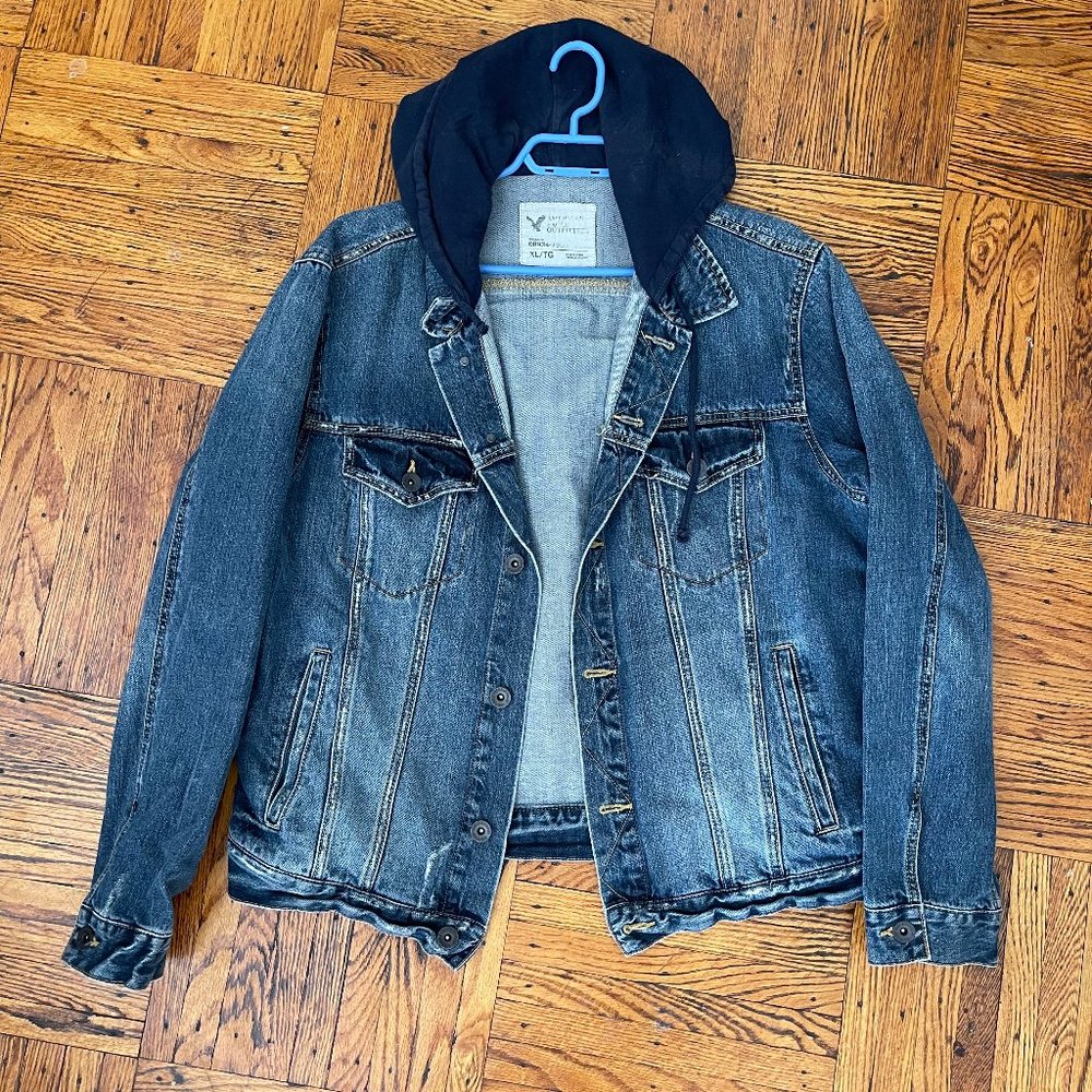 MEN'S EXTRA LARGE DENIM JACKET FROM AMERICAN EAGLE OUTFITTERS